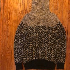 Women’s Aritzia turtle neck sweater